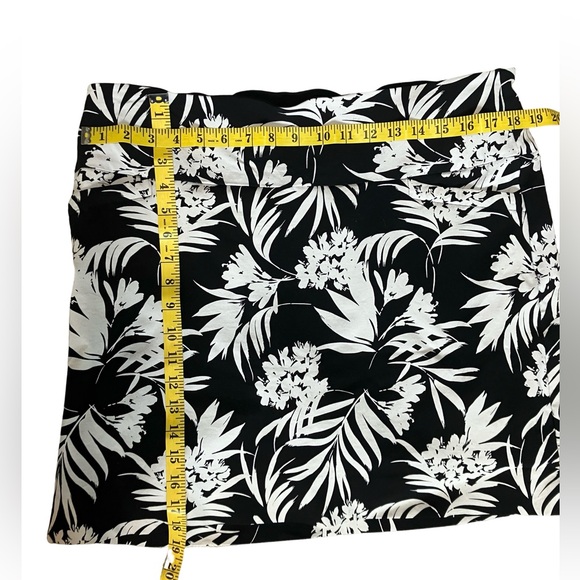 Floral Black and White Skort Size XXL S.C&C0 - Picture 5 of 8